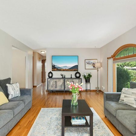 Cottage Grove Haven, Spacious 4-Bed, 3 Baths Retreat ภายนอก รูปภาพ