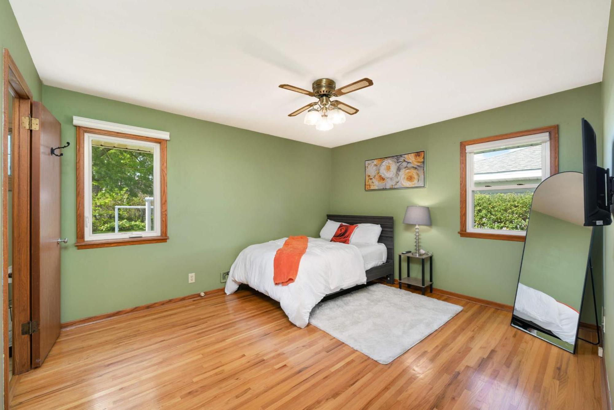 Cottage Grove Haven, Spacious 4-Bed, 3 Baths Retreat ภายนอก รูปภาพ