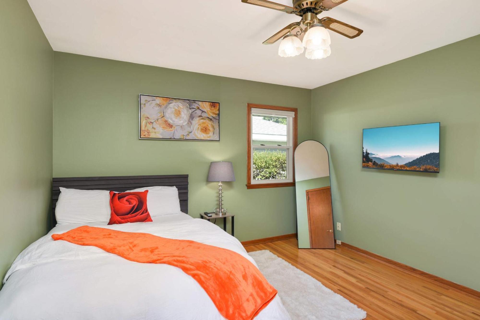Cottage Grove Haven, Spacious 4-Bed, 3 Baths Retreat ภายนอก รูปภาพ