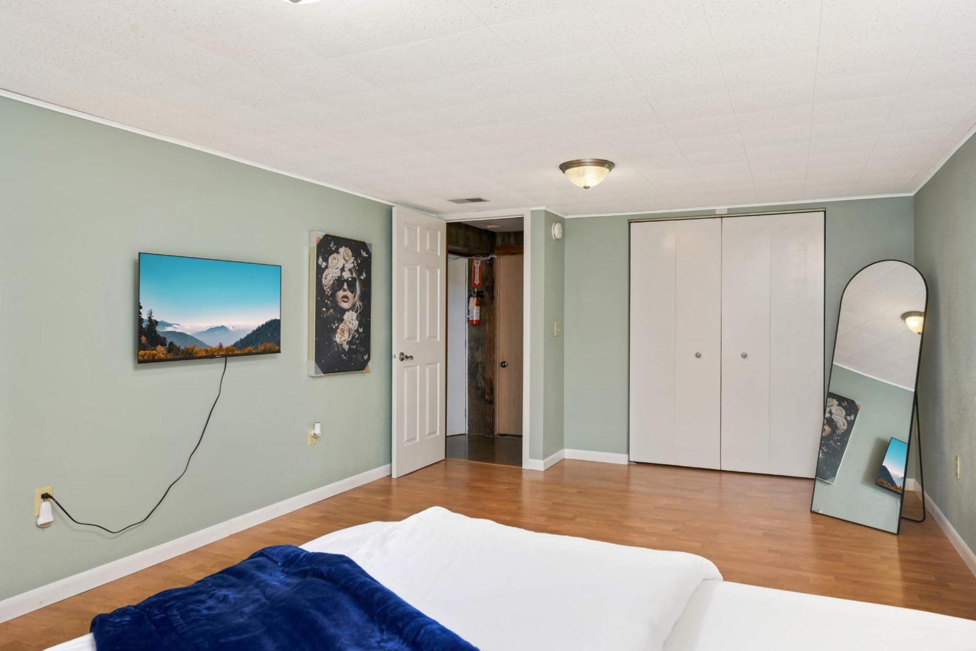 Cottage Grove Haven, Spacious 4-Bed, 3 Baths Retreat ภายนอก รูปภาพ