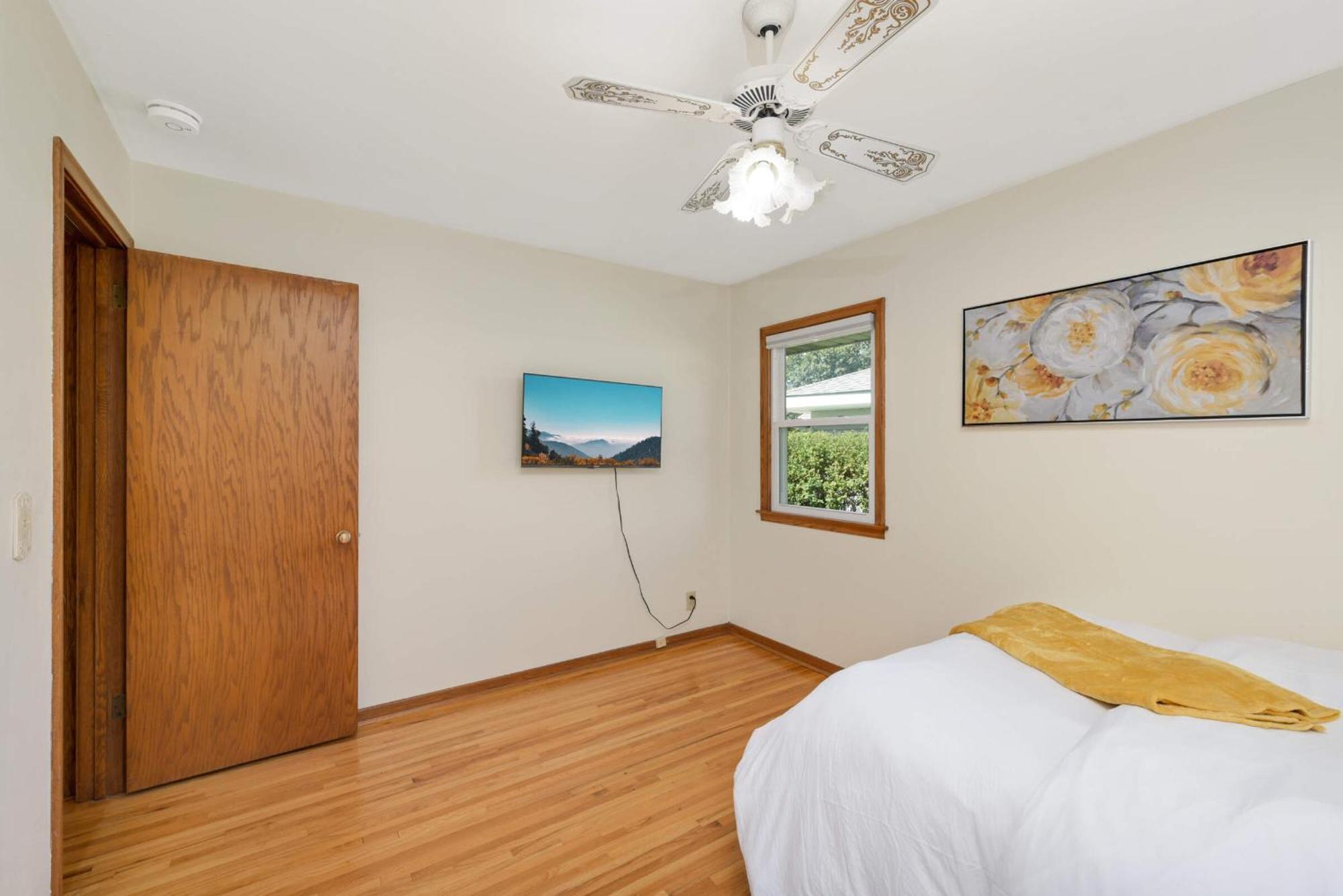 Cottage Grove Haven, Spacious 4-Bed, 3 Baths Retreat ภายนอก รูปภาพ