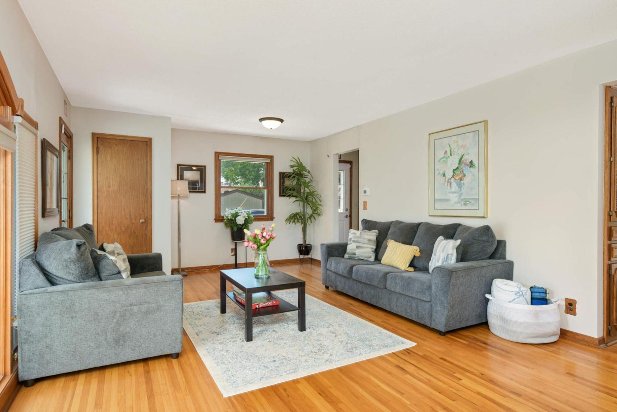 Cottage Grove Haven, Spacious 4-Bed, 3 Baths Retreat ภายนอก รูปภาพ